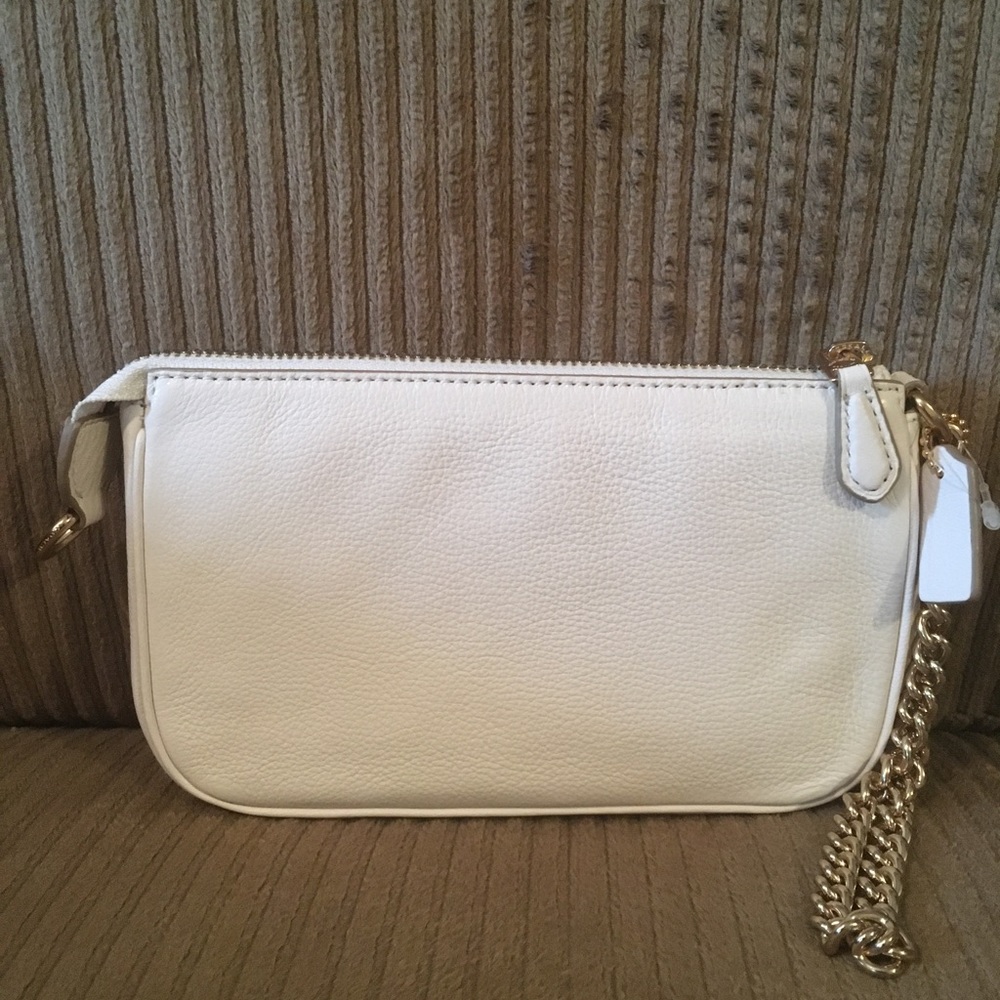 Coach wristlet brand new.  Cute chain for handle - Picture 2 of 4